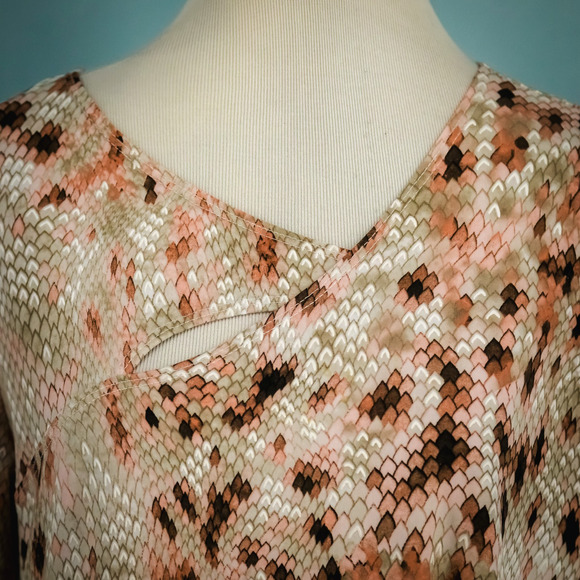 Clara Sun Woo Size Medium M Snake Snakeskin Print Cut Out Asymmetrical Tunic Top - Picture 2 of 6